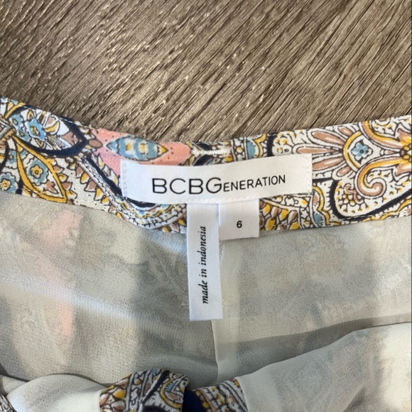 Womens BCBG shorts - Picture 2 of 3